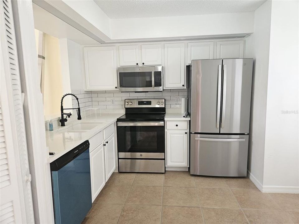 For Rent: $2,200 (3 beds, 2 baths, 1370 Square Feet)