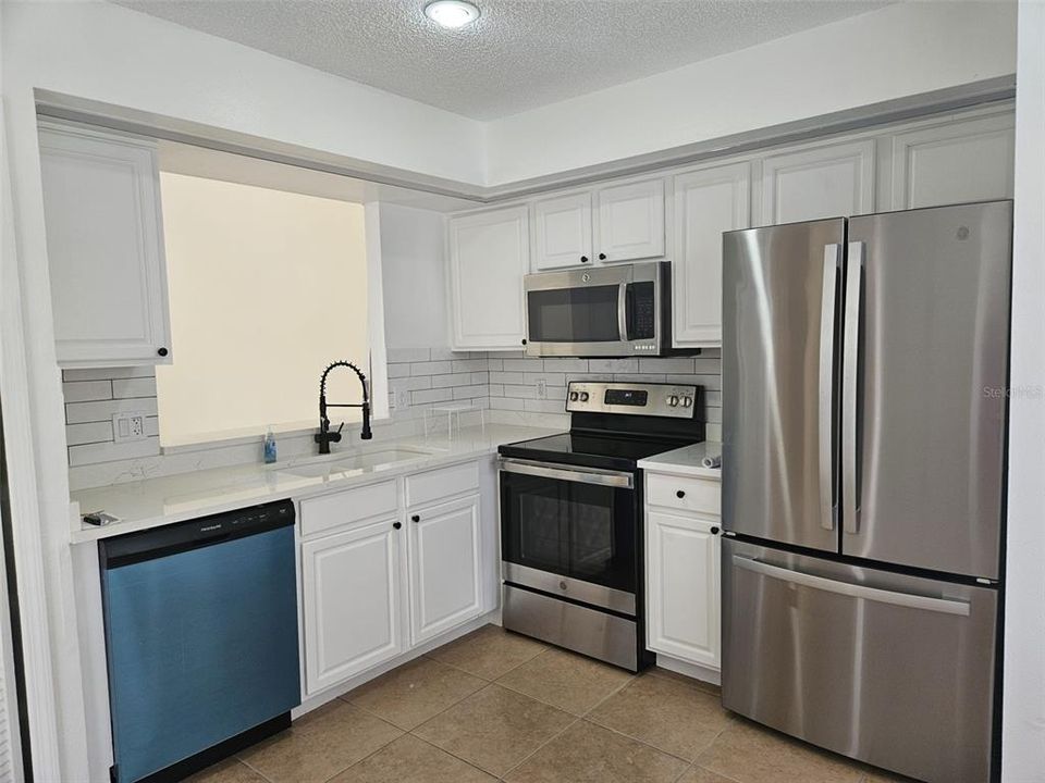 For Rent: $2,200 (3 beds, 2 baths, 1370 Square Feet)