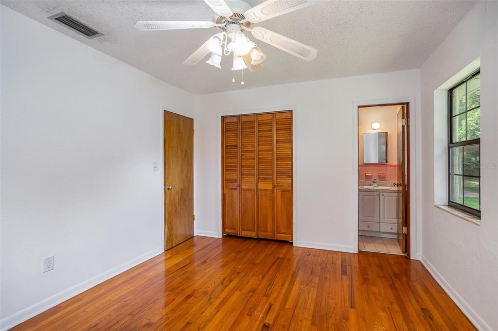 Active With Contract: $217,000 (4 beds, 1 baths, 1660 Square Feet)