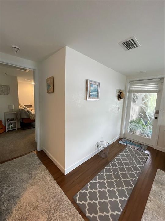 Active With Contract: $269,900 (3 beds, 3 baths, 1050 Square Feet)