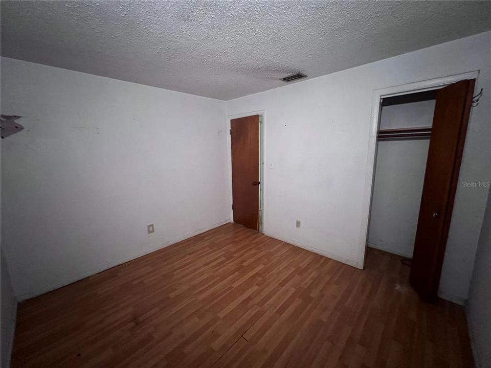 For Sale: $225,000 (2 beds, 1 baths, 1050 Square Feet)