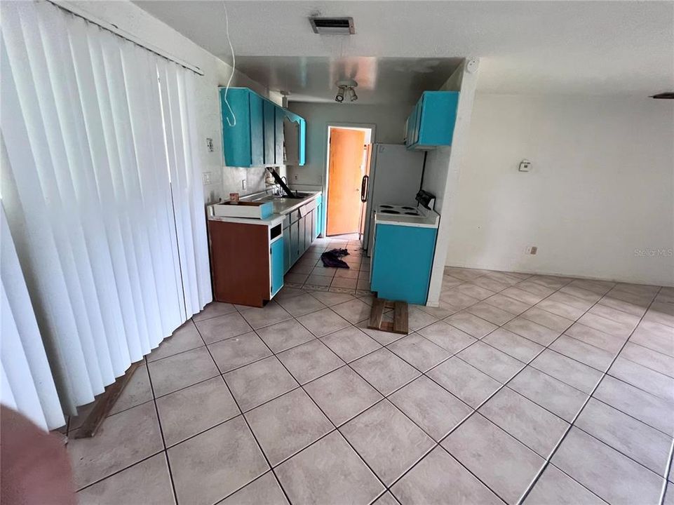 For Sale: $225,000 (2 beds, 1 baths, 1050 Square Feet)