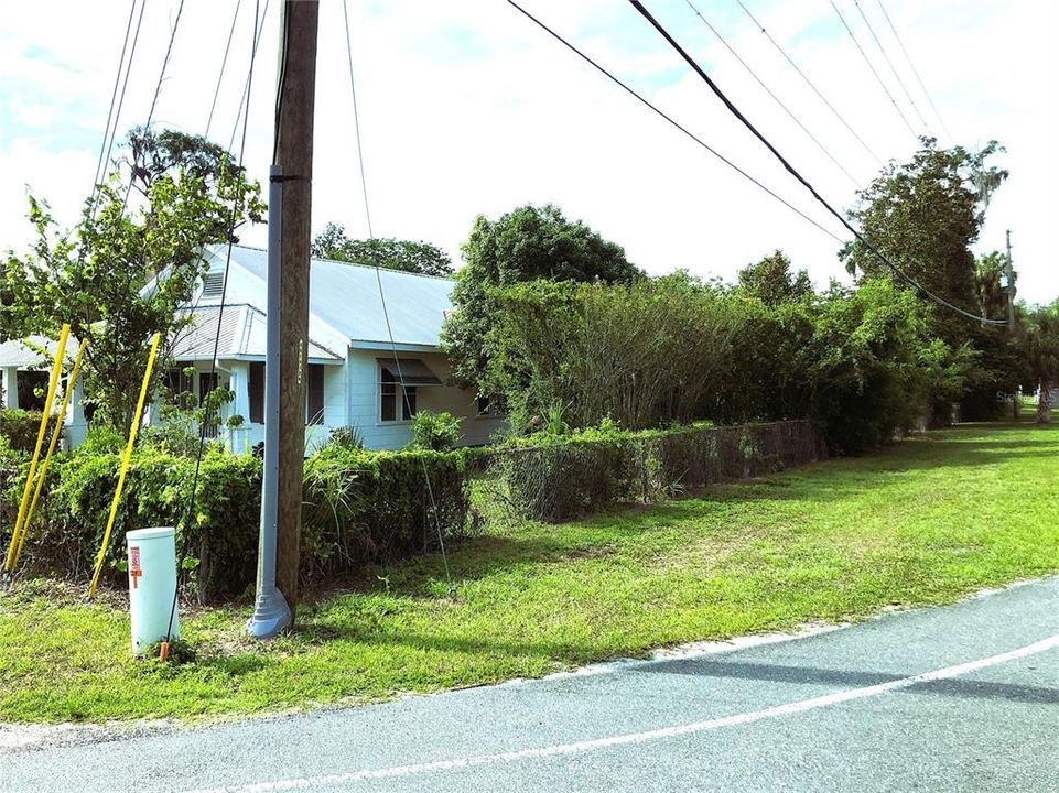 E CORNER ENTRANCE LOOKIN TO SE CORNER