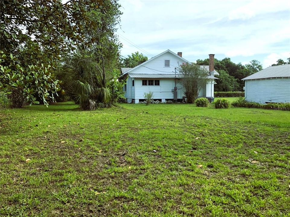 NW CORNER LOOKING DOWN 195 FT OF NOUTH/SOUTH FRONTAGE ON CEDAR STREET TO CENTER OF HISTORIC DUNNELLON