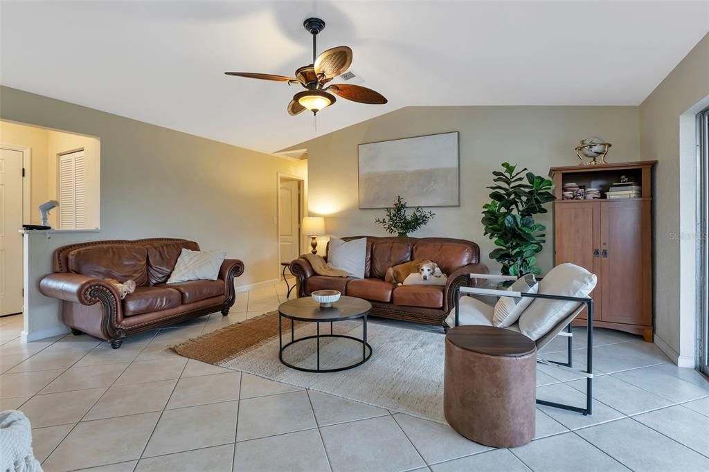 For Sale: $345,000 (3 beds, 2 baths, 1197 Square Feet)