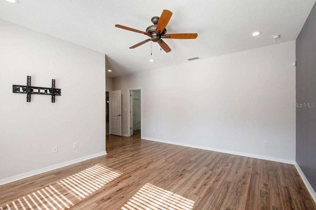 Active With Contract: $2,800 (3 beds, 2 baths, 1851 Square Feet)