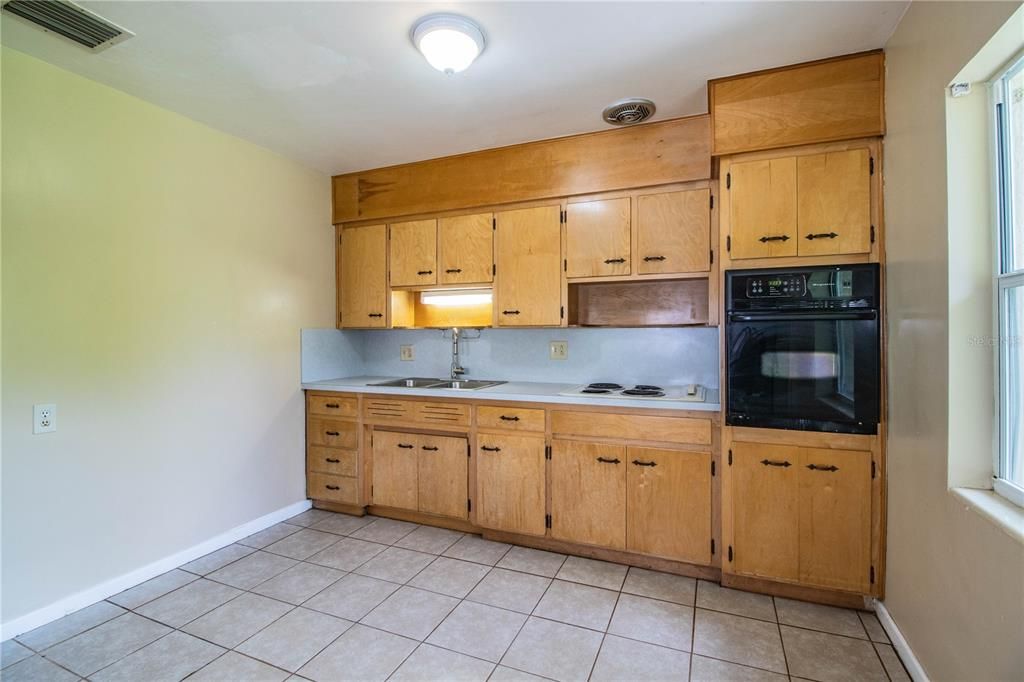 Active With Contract: $279,900 (4 beds, 2 baths, 1321 Square Feet)