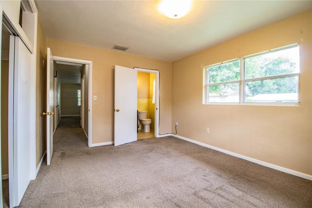 Active With Contract: $279,900 (4 beds, 2 baths, 1321 Square Feet)