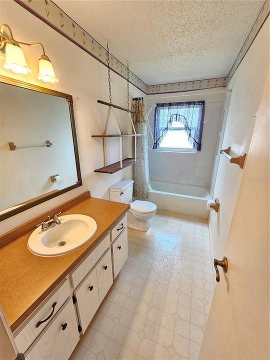 Large main bathroom