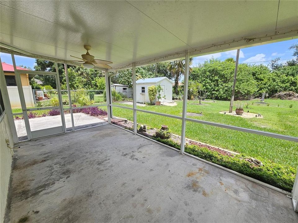 Covered screened lanai