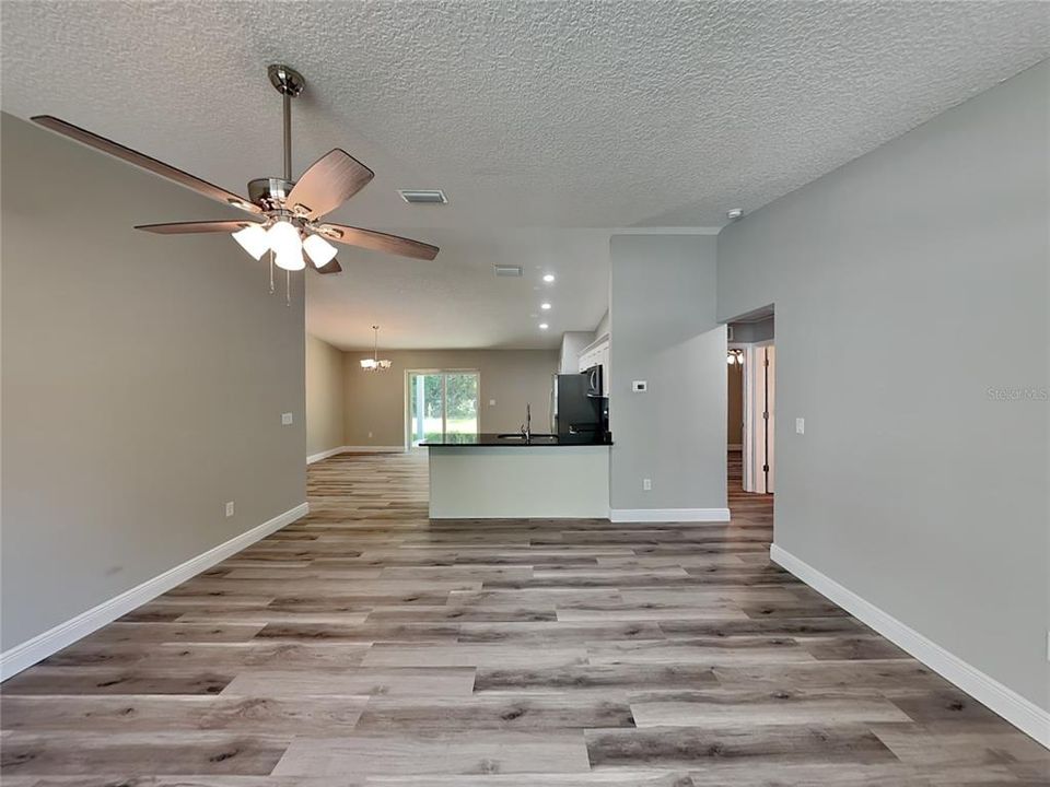 For Rent: $1,699 (3 beds, 2 baths, 1405 Square Feet)