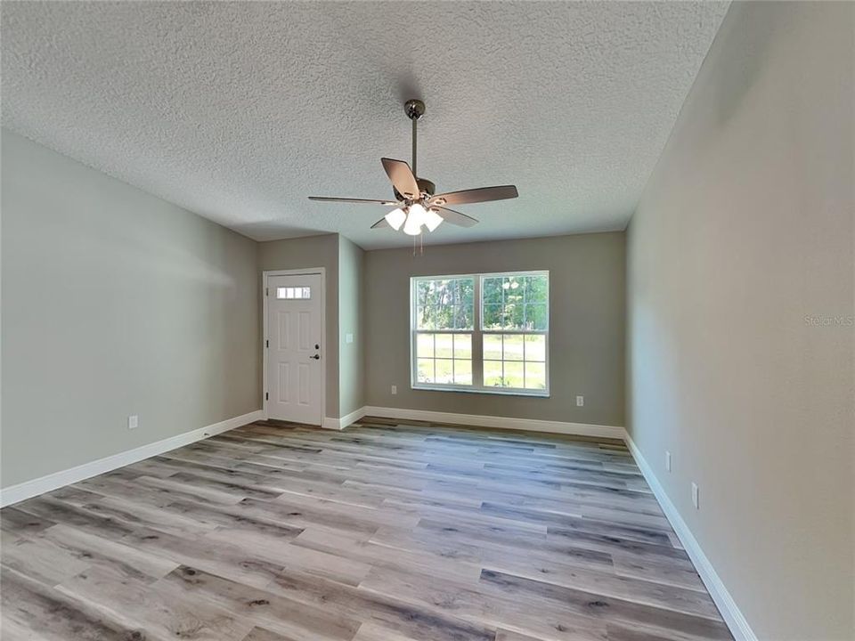 For Rent: $1,699 (3 beds, 2 baths, 1405 Square Feet)