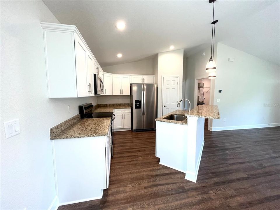 For Sale: $299,900 (3 beds, 2 baths, 1517 Square Feet)