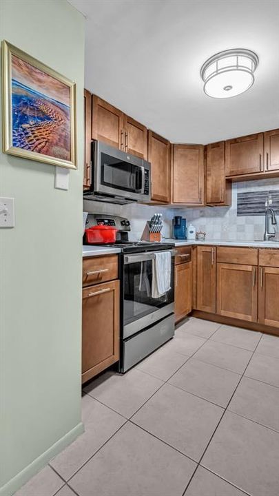 For Sale: $159,995 (1 beds, 1 baths, 825 Square Feet)