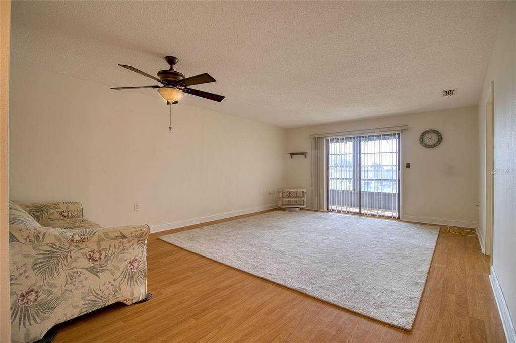 For Sale: $155,000 (2 beds, 2 baths, 1096 Square Feet)