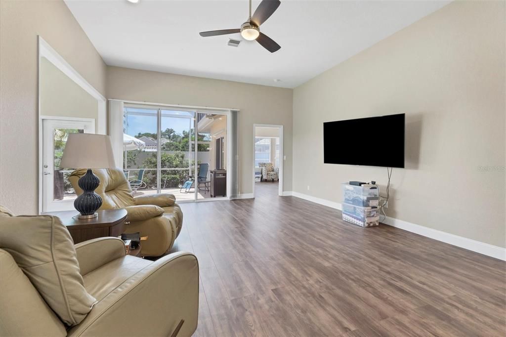 For Sale: $439,000 (2 beds, 2 baths, 1700 Square Feet)