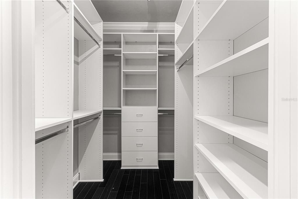 Walk-in closet w/built ins