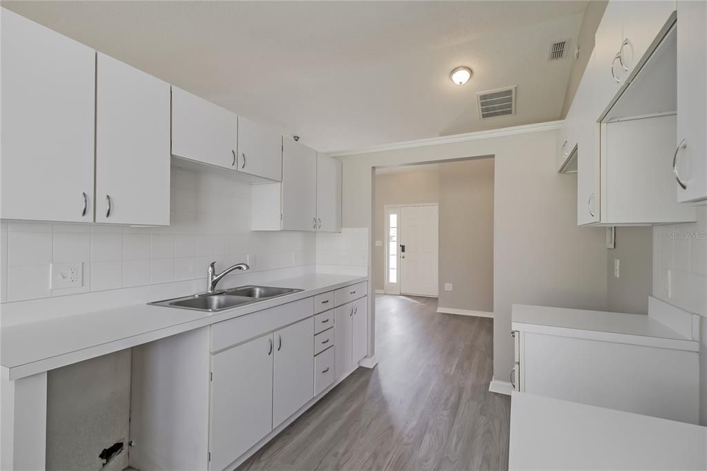 For Rent: $2,295 (3 beds, 2 baths, 1385 Square Feet)