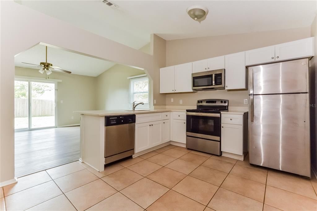For Rent: $1,995 (3 beds, 2 baths, 1270 Square Feet)