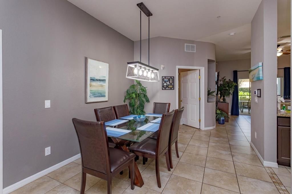 For Sale: $284,000 (2 beds, 2 baths, 1307 Square Feet)