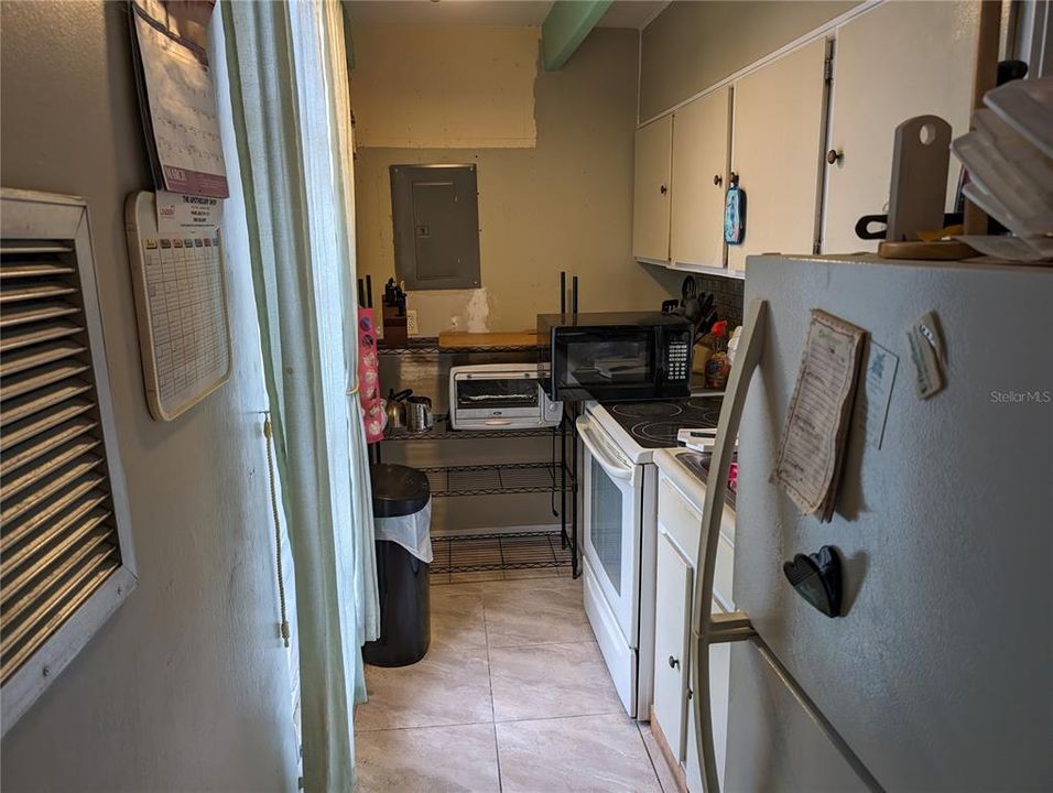 For Sale: $155,000 (2 beds, 1 baths, 888 Square Feet)