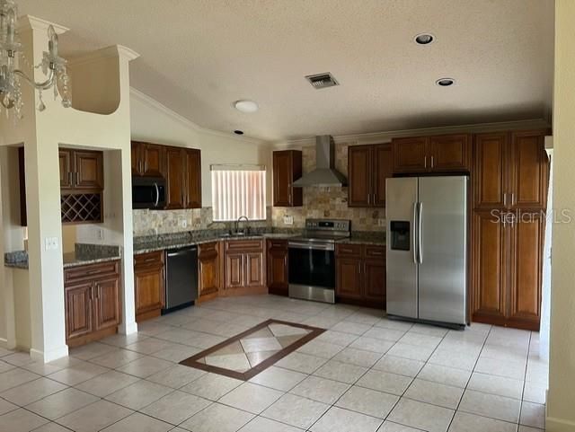 For Rent: $2,600 (3 beds, 2 baths, 1645 Square Feet)