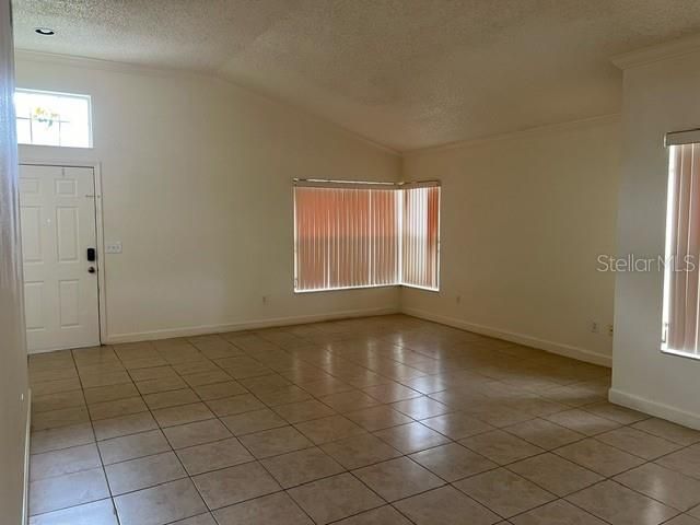 For Rent: $2,600 (3 beds, 2 baths, 1645 Square Feet)