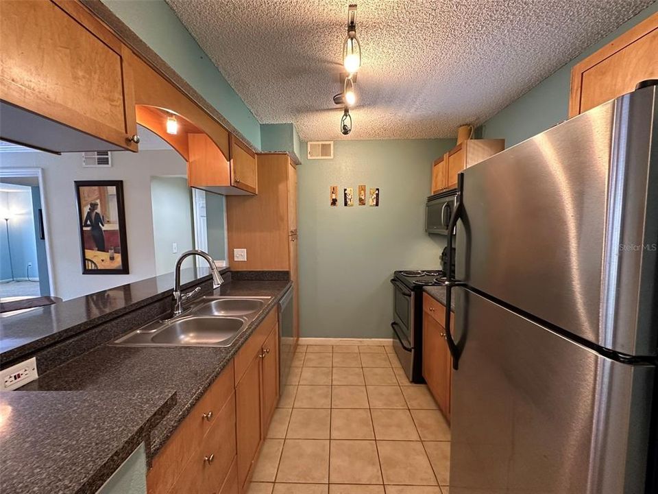 For Rent: $1,700 (2 beds, 2 baths, 946 Square Feet)