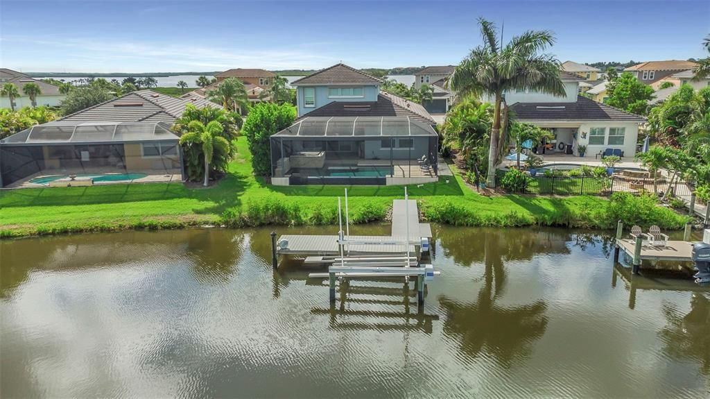 Easy access to the open waters of Manatee River and the Gulf.