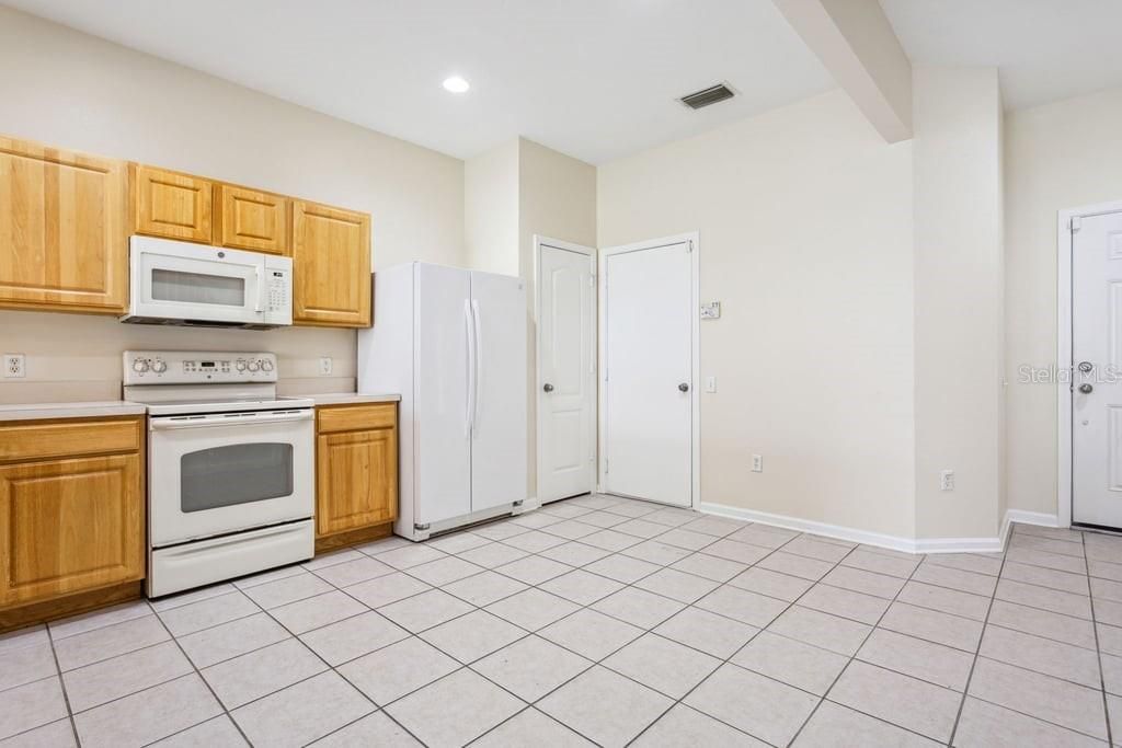 For Sale: $290,000 (3 beds, 2 baths, 1588 Square Feet)