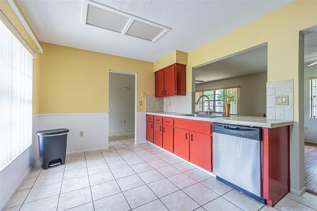 For Sale: $280,000 (2 beds, 2 baths, 1166 Square Feet)