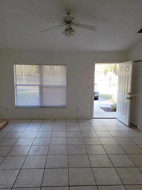 For Rent: $1,250 (2 beds, 1 baths, 856 Square Feet)