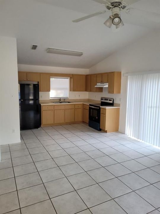 For Rent: $1,250 (2 beds, 1 baths, 856 Square Feet)