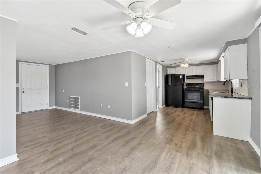 For Sale: $239,500 (2 beds, 1 baths, 1046 Square Feet)