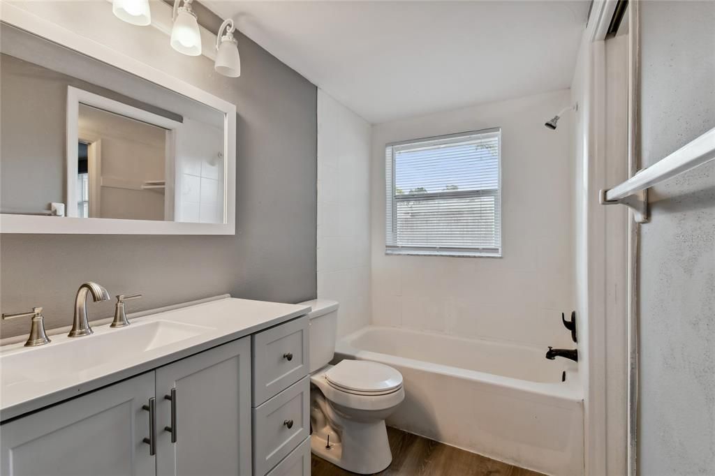 For Sale: $239,500 (2 beds, 1 baths, 1046 Square Feet)