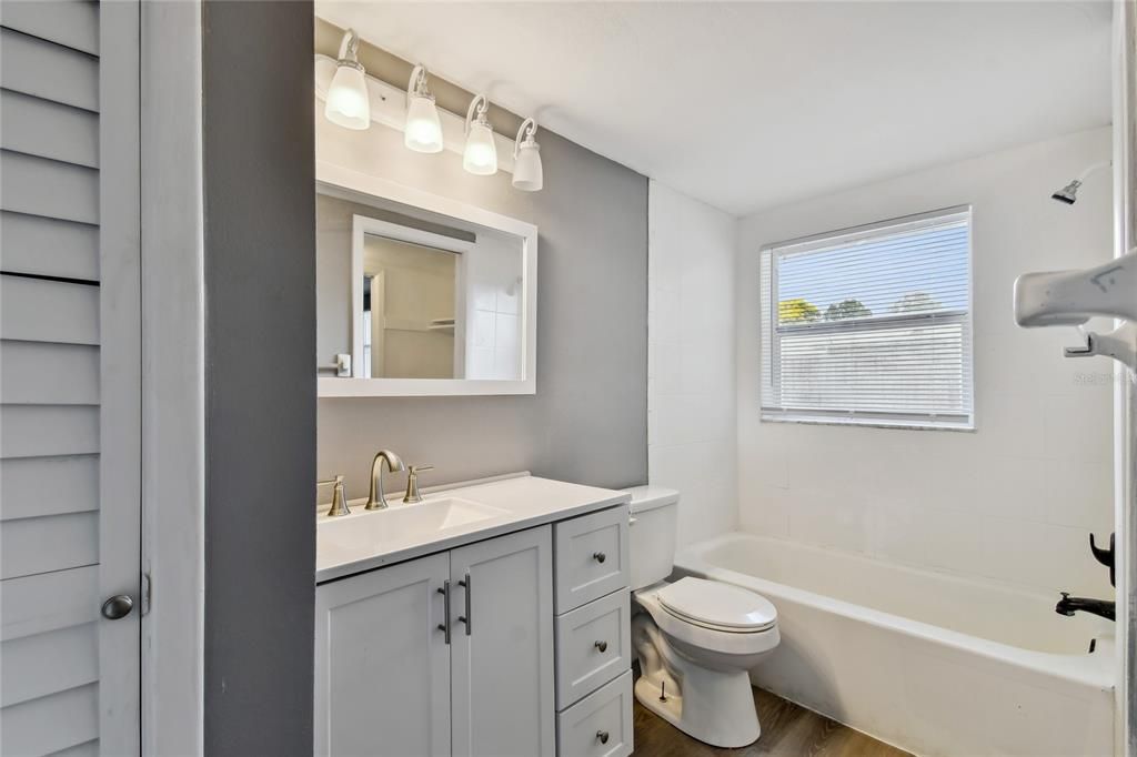 For Sale: $239,500 (2 beds, 1 baths, 1046 Square Feet)