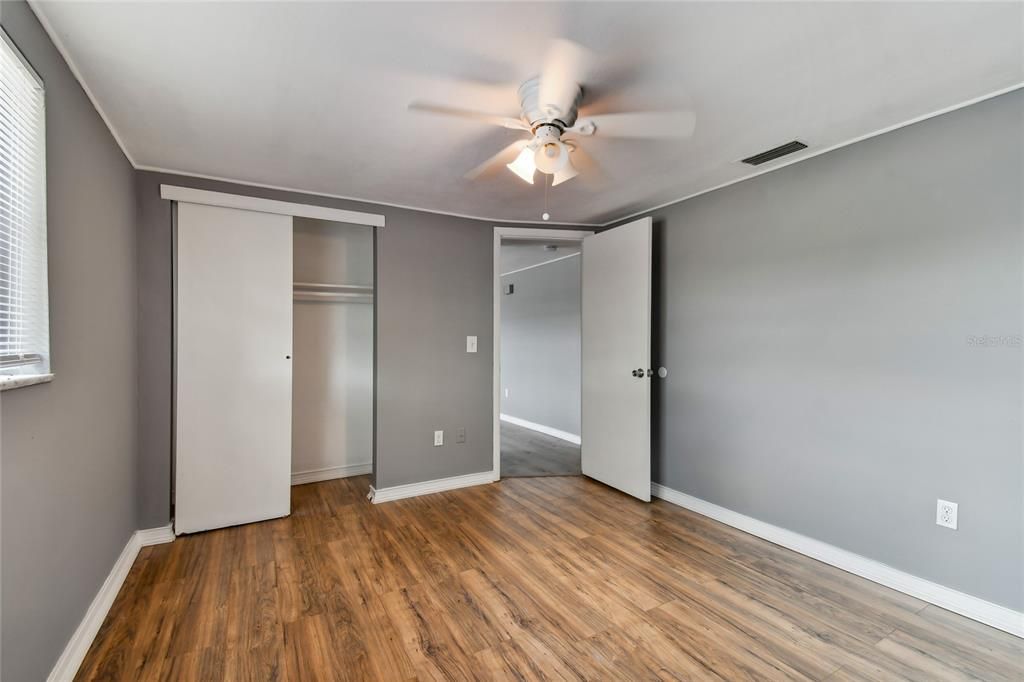 For Sale: $239,500 (2 beds, 1 baths, 1046 Square Feet)