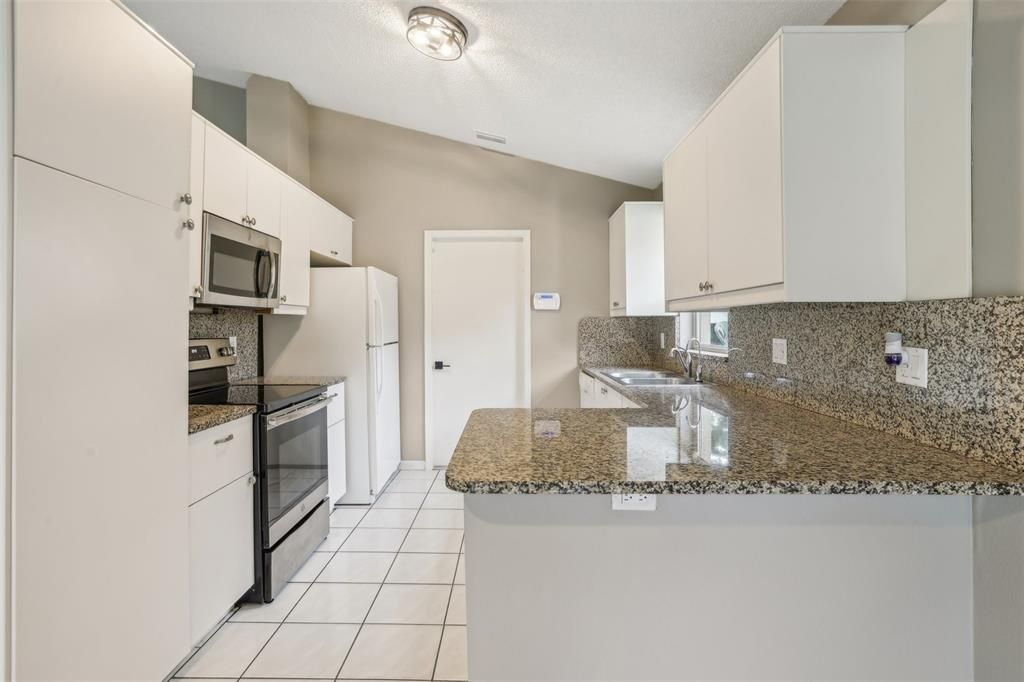 For Sale: $399,900 (3 beds, 2 baths, 1305 Square Feet)