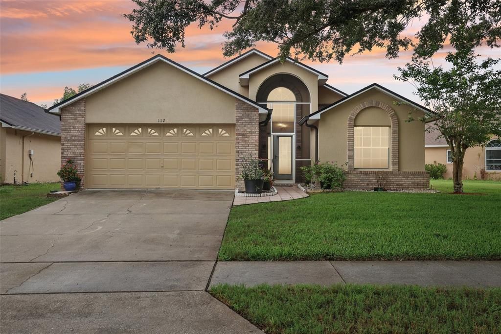 For Sale: $399,900 (3 beds, 2 baths, 1305 Square Feet)