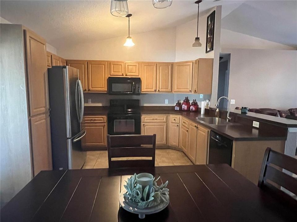 For Sale: $289,000 (2 beds, 2 baths, 1196 Square Feet)