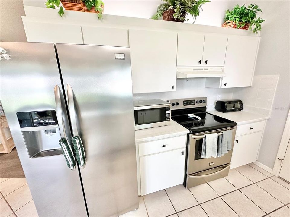 For Sale: $229,900 (2 beds, 2 baths, 1008 Square Feet)