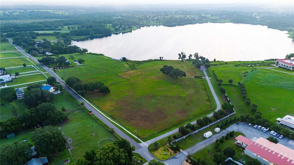 待售: $3,495,000 (12.13 acres)