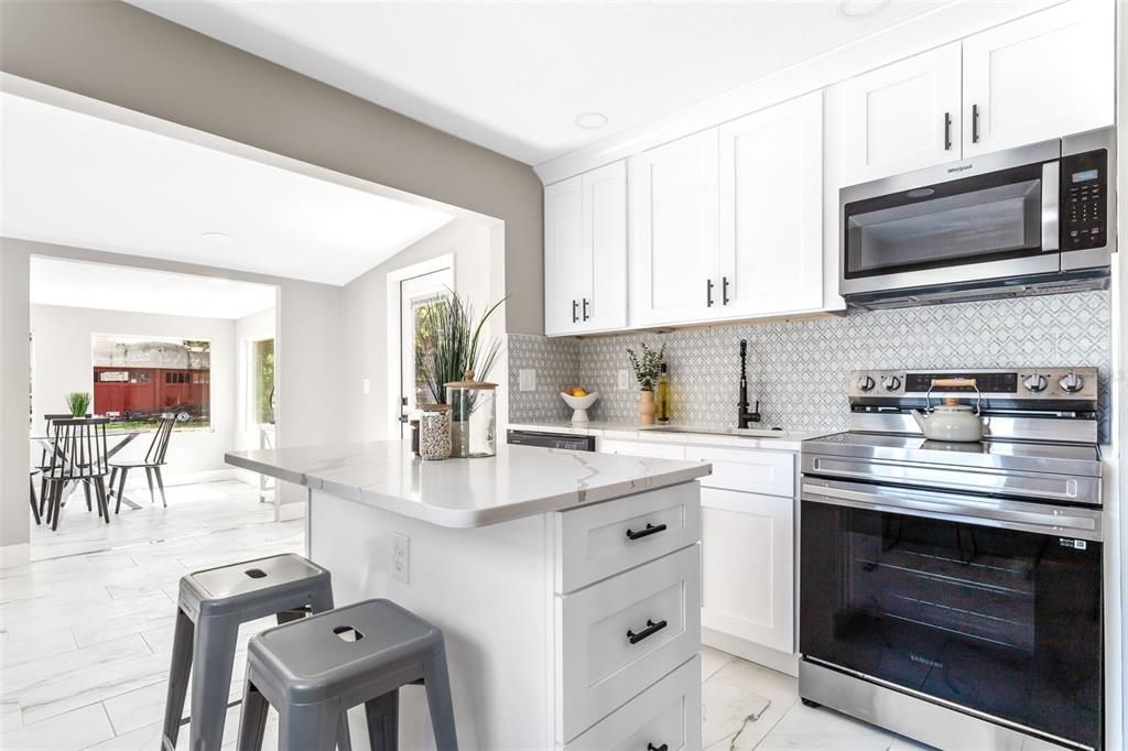 For Sale: $549,900 (3 beds, 2 baths, 1385 Square Feet)