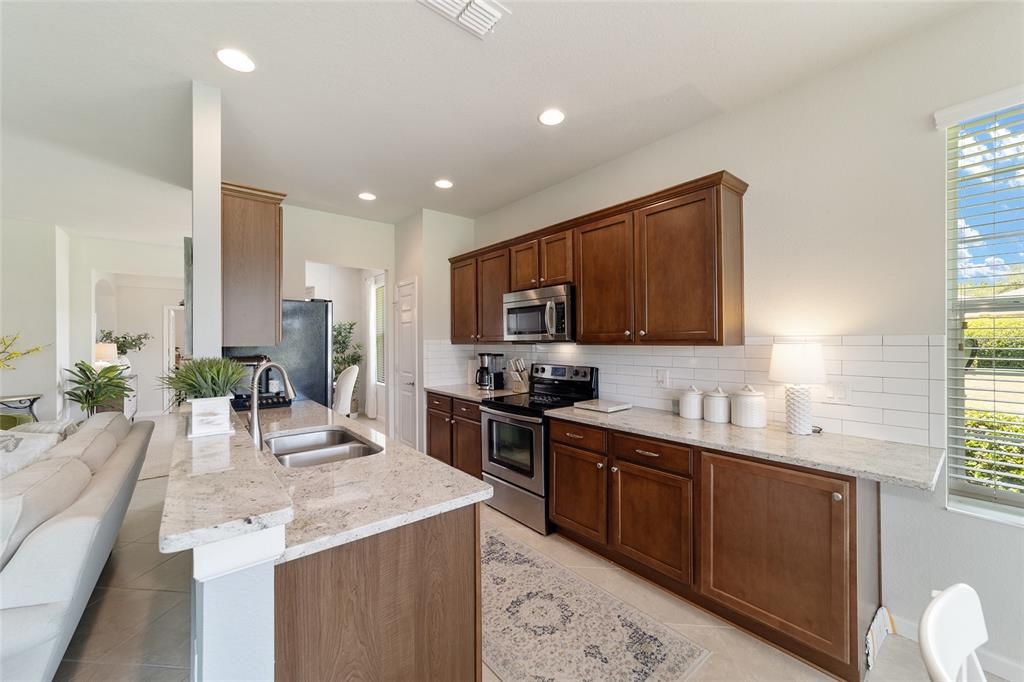 For Sale: $364,463 (2 beds, 2 baths, 1696 Square Feet)