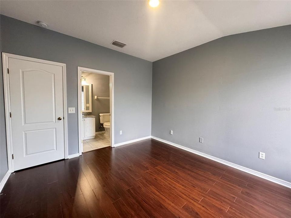 For Rent: $2,000 (2 beds, 2 baths, 1255 Square Feet)