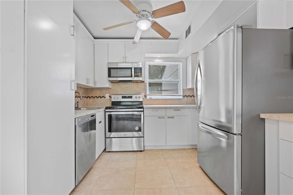 For Sale: $175,000 (3 beds, 2 baths, 1274 Square Feet)