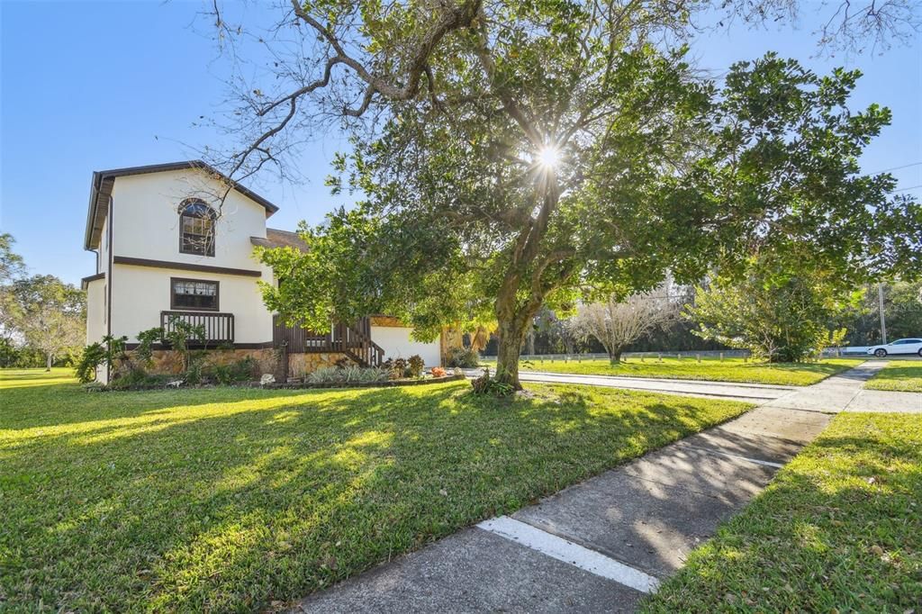 For Sale: $749,999 (3 beds, 2 baths, 1956 Square Feet)