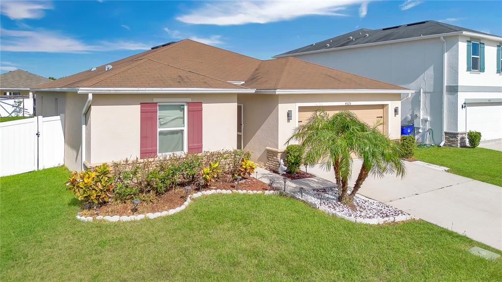 For Sale: $399,900 (4 beds, 2 baths, 1707 Square Feet)