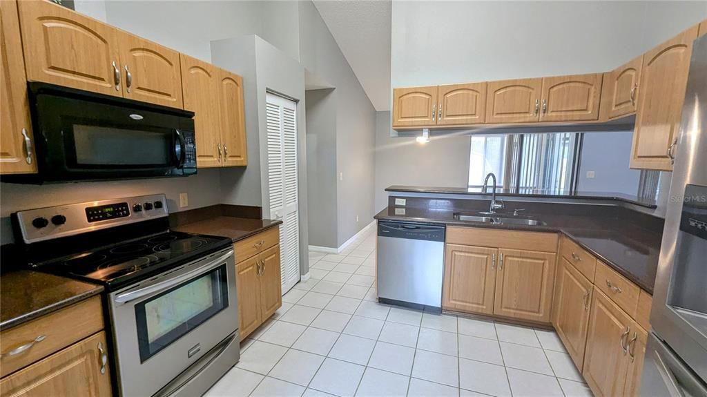 For Rent: $1,900 (3 beds, 2 baths, 1667 Square Feet)