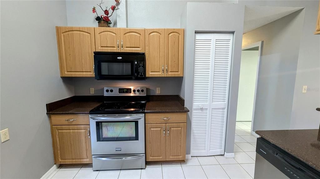 For Rent: $1,900 (3 beds, 2 baths, 1667 Square Feet)
